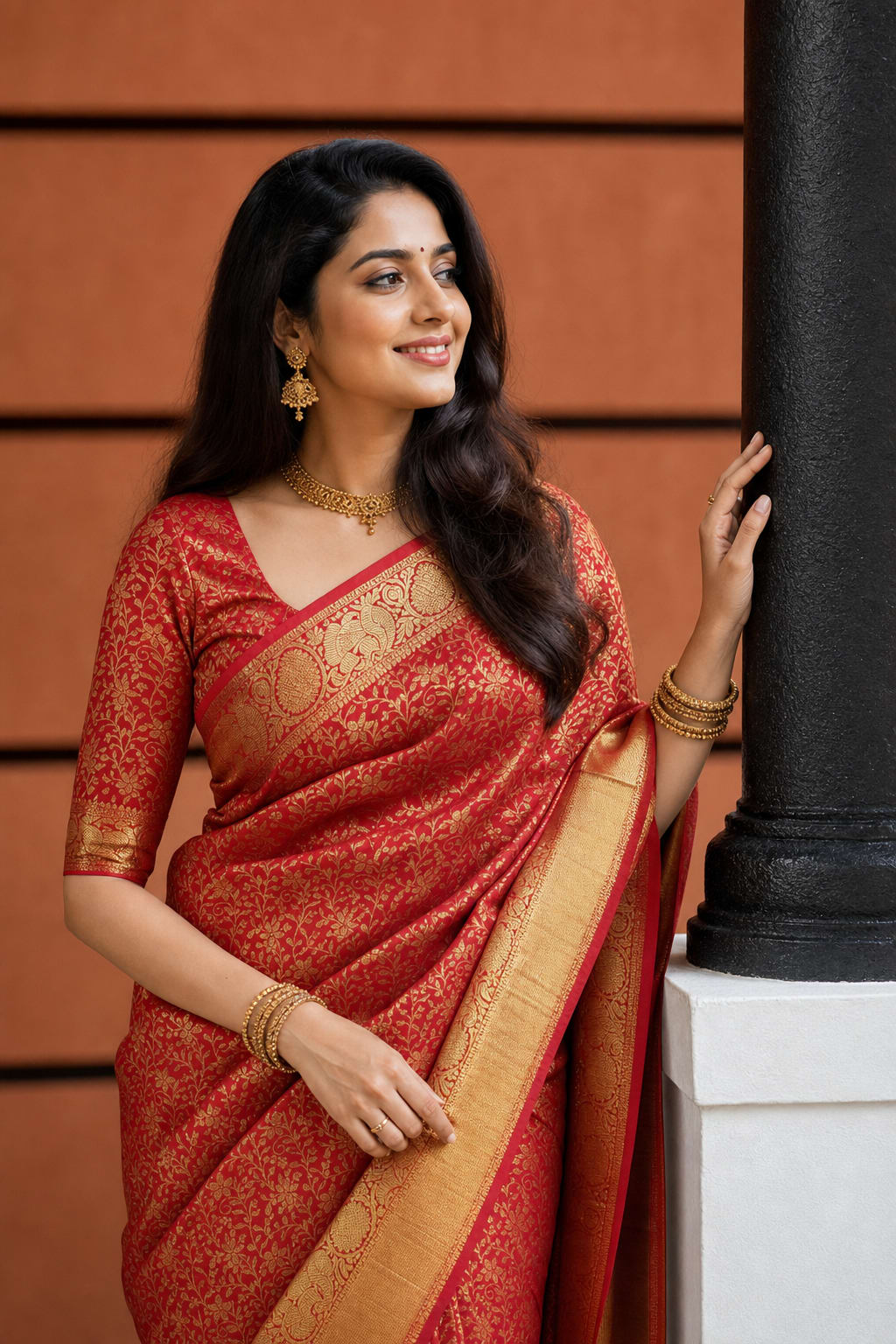 Handloom Chilli Red Silk Saree thumbnail 2